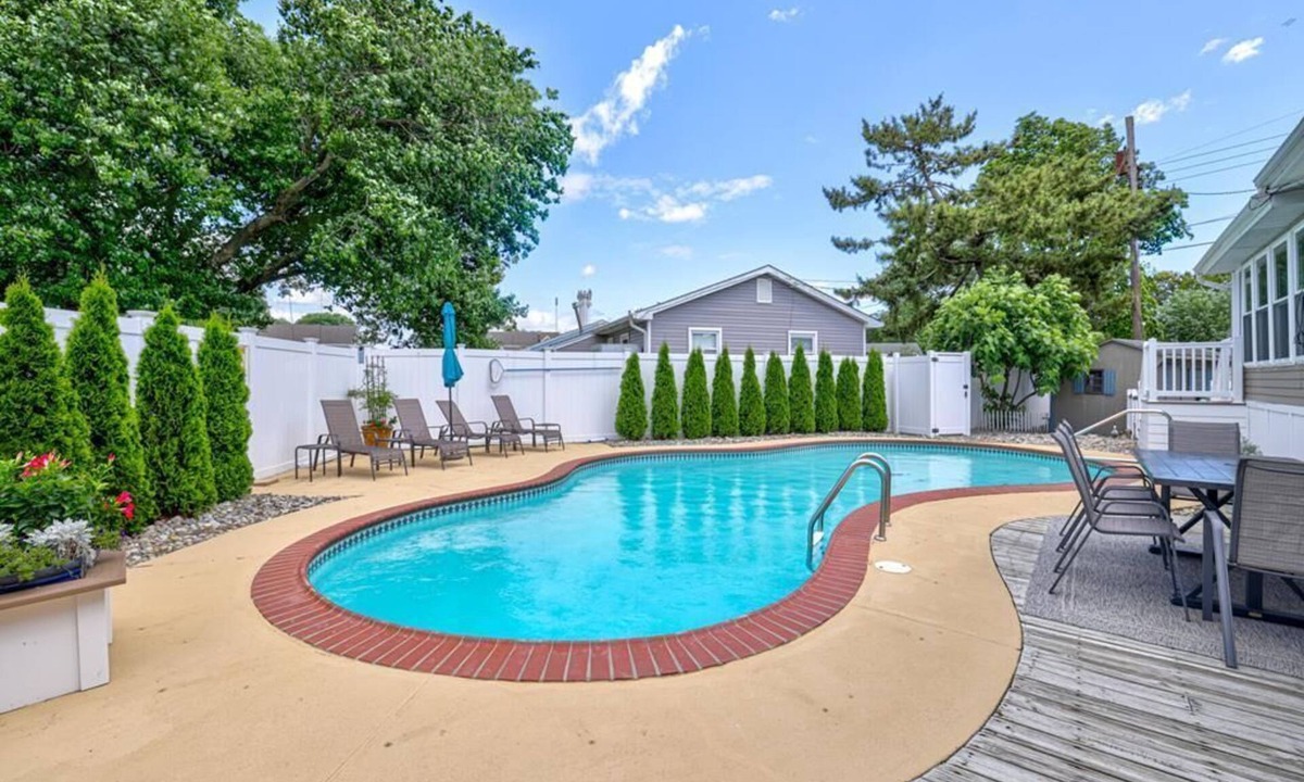 North Cape May House | SUNSET DREAMS, POOL, PET FRIENDLY 4BR/2BA Sleeps 12