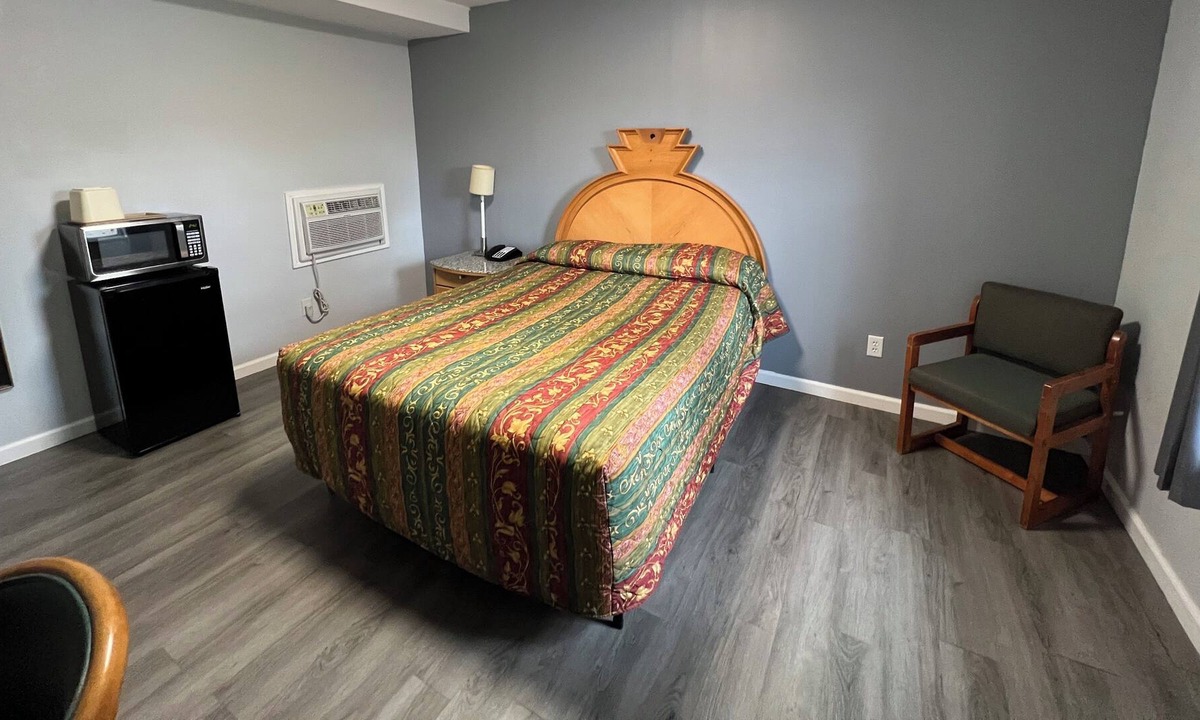 Bridgman House | Sunset Dunes Inn & Suites 102
