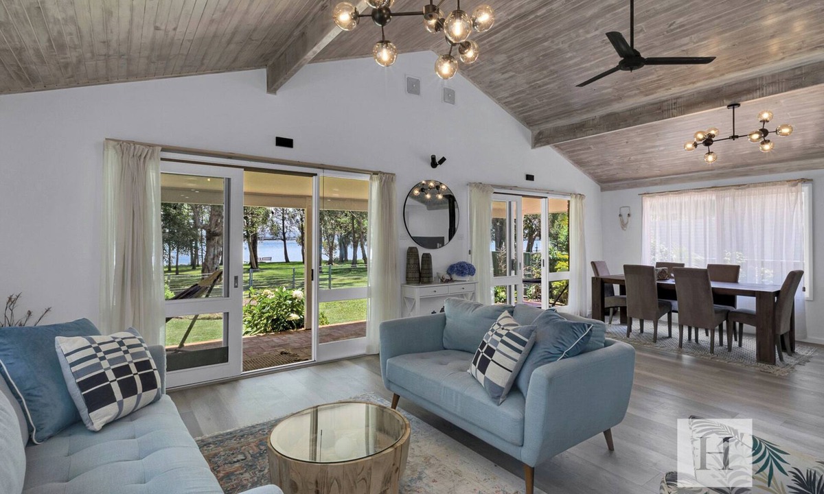 Chain Valley Bay House | Sunset Escape - Reserve Waterfront w/Kayaks