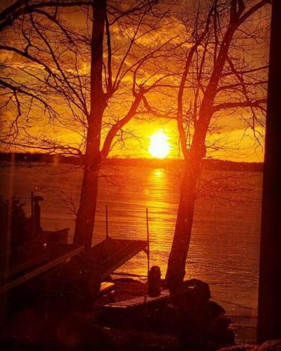 Venise-en-Quebec Villa | Sunset Heaven - Modern Lake House with Spa