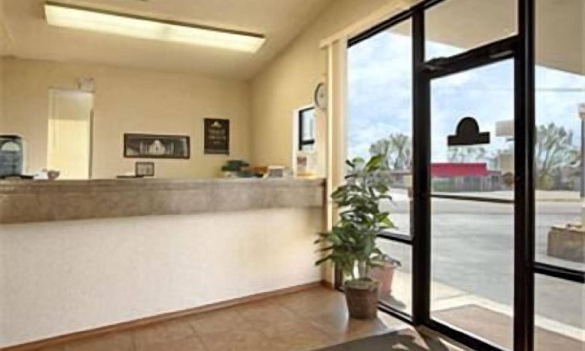 Clarksville Hotel | Sunset Inn Clarksville