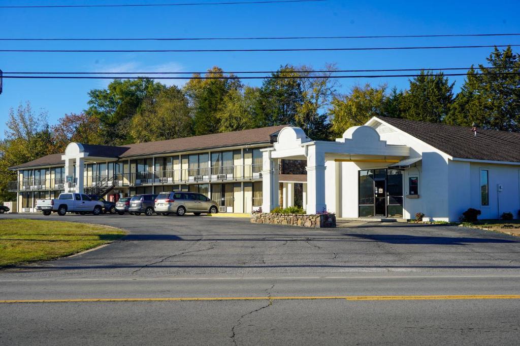 Clarksville Hotel | Sunset Inn Clarksville