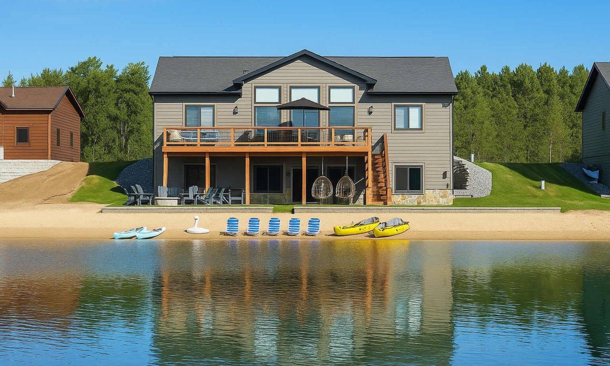 New Lisbon House | Sunset Lake Escape, Beachfront, Dog Friendly
