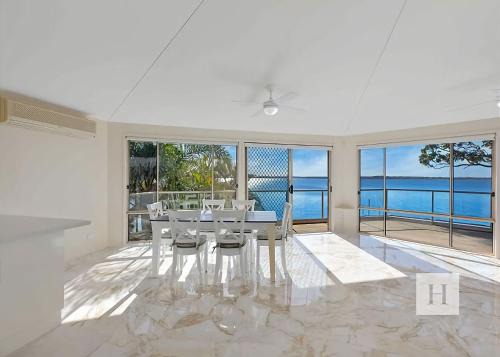 Toukley House | Sunset Lakehouse