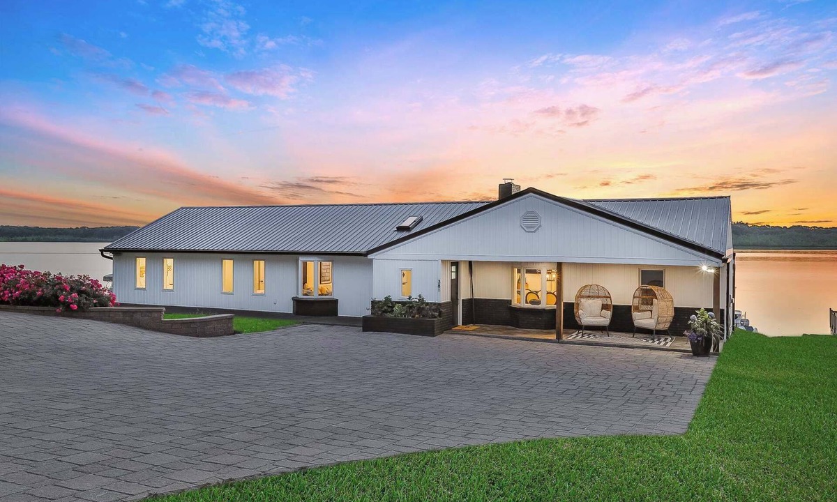 Middle Hope House | Sunset Lakehouse: Stunning Views + Lake Fun!