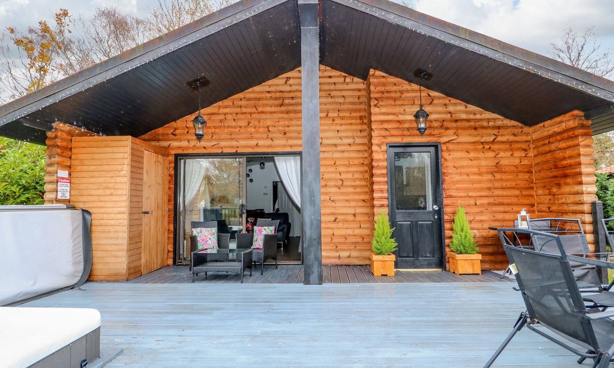 Tattershall Cottage | Sunset Lodge