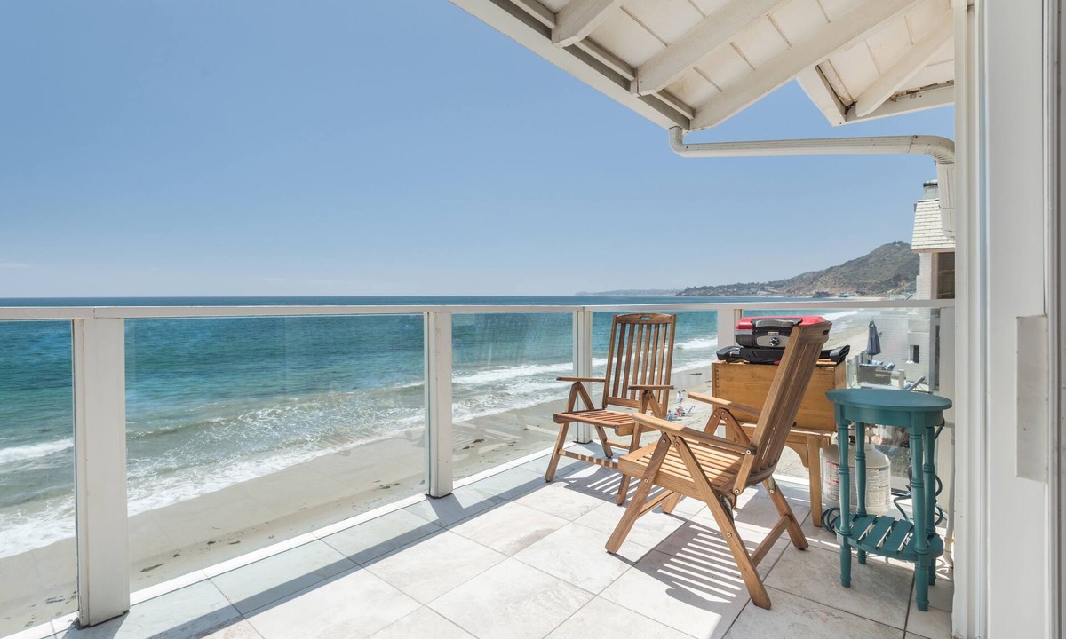 Central Malibu Condo | Sunset Malibu Road Premium Ocean Front Penthouse