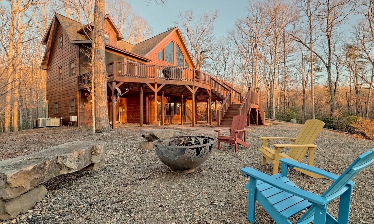 Blairsville Cabin | Sunset Mountain Views- Spacious Luxurious cabin