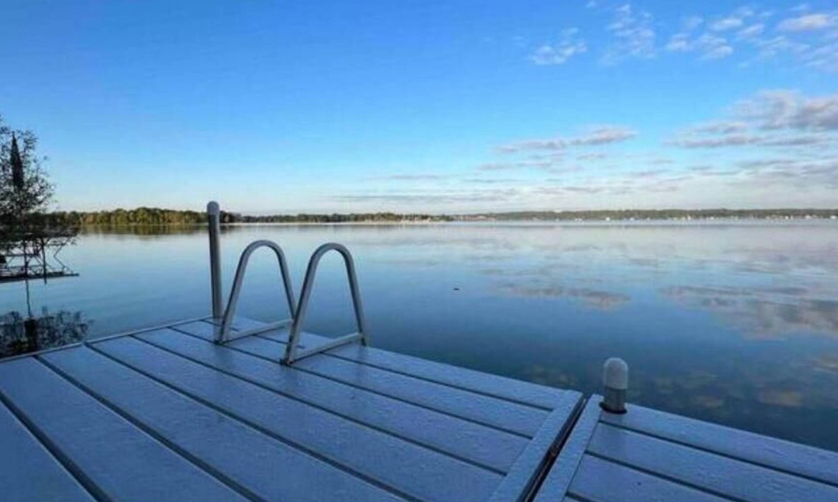 Orillia House | Sunset On The Point Waterfront Family Cottage