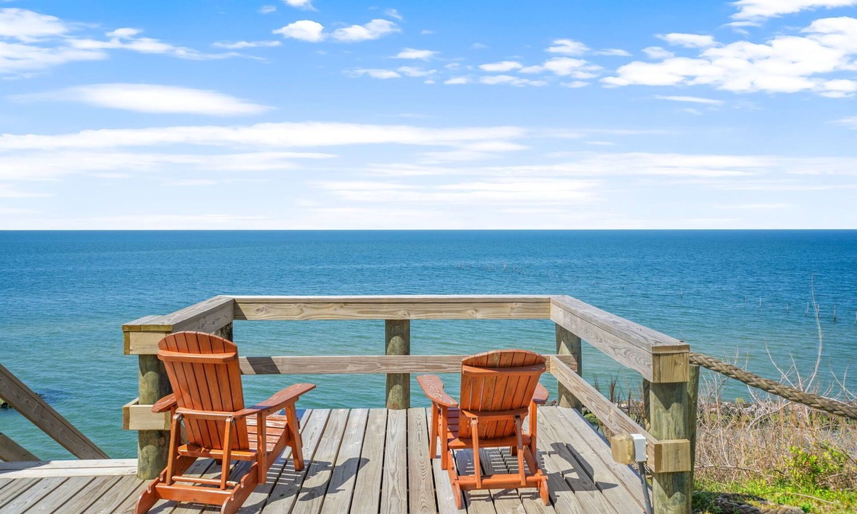 Cape Charles House | Sunset on the Rocks | 4BR Bayview Butler's Bluff Retreat w/Game Room + Pet Friendly