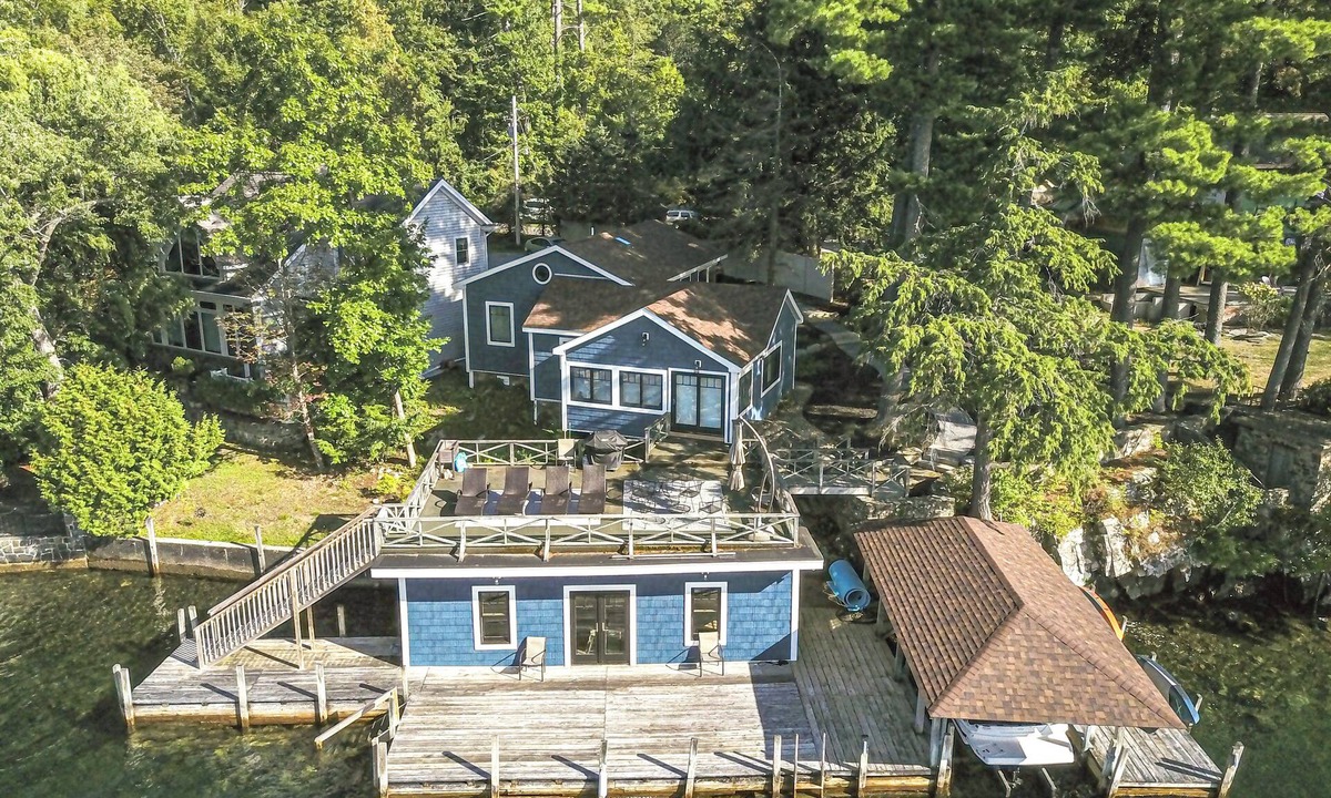 Pilot Knob House | Sunset Point- Cozy waterfront home that can sleep up to 6.
