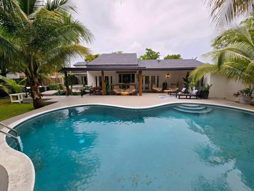 Sunset Villa | Sunset Retreat at Heart of Miami with pool