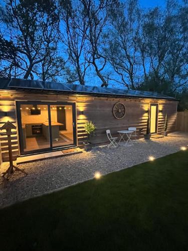 Three Legged Cross Apartment | Sunset Retreat