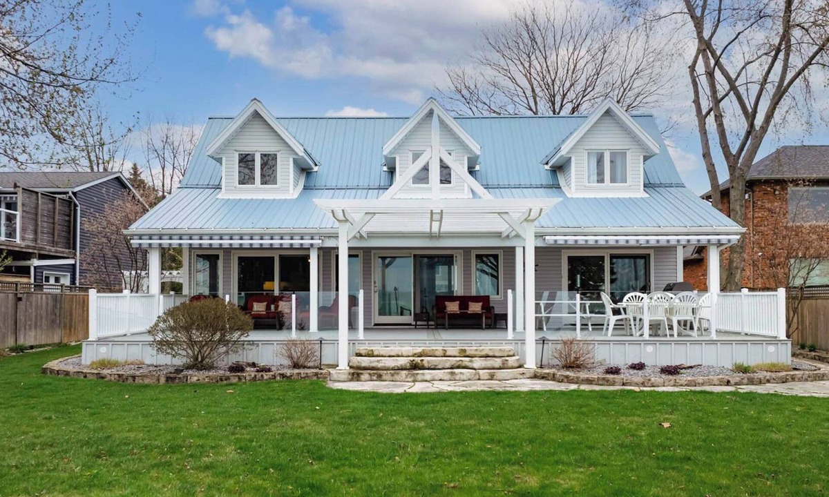 Zurich Cottage | Sunset Ridge, Lakefront, King bed