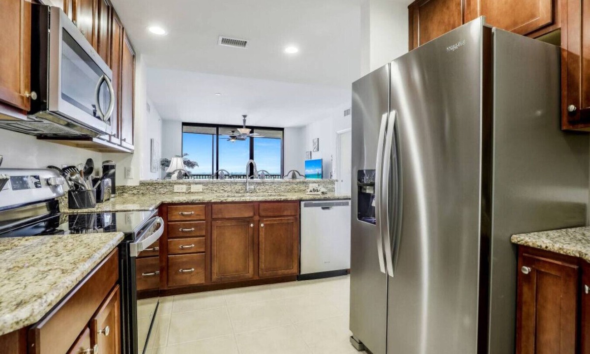 Cape Harbour Condo | Sunset Royale | 2/2 Luxury Condo Marina View