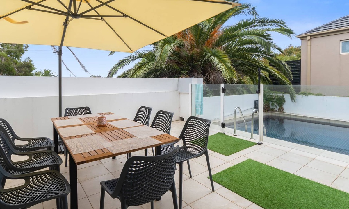 Mornington House | Sunset Seaside Sanctuary