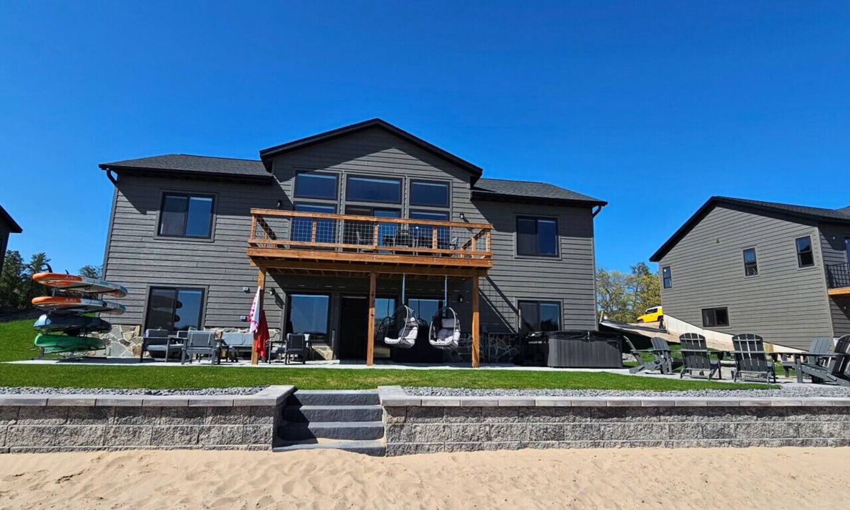 New Lisbon House | Sunset Serenity at Castle Rock