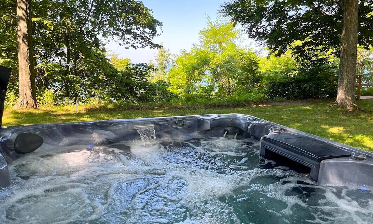 Bluewater Cottage | Sunset Serenity, Lakefront Hot Tub