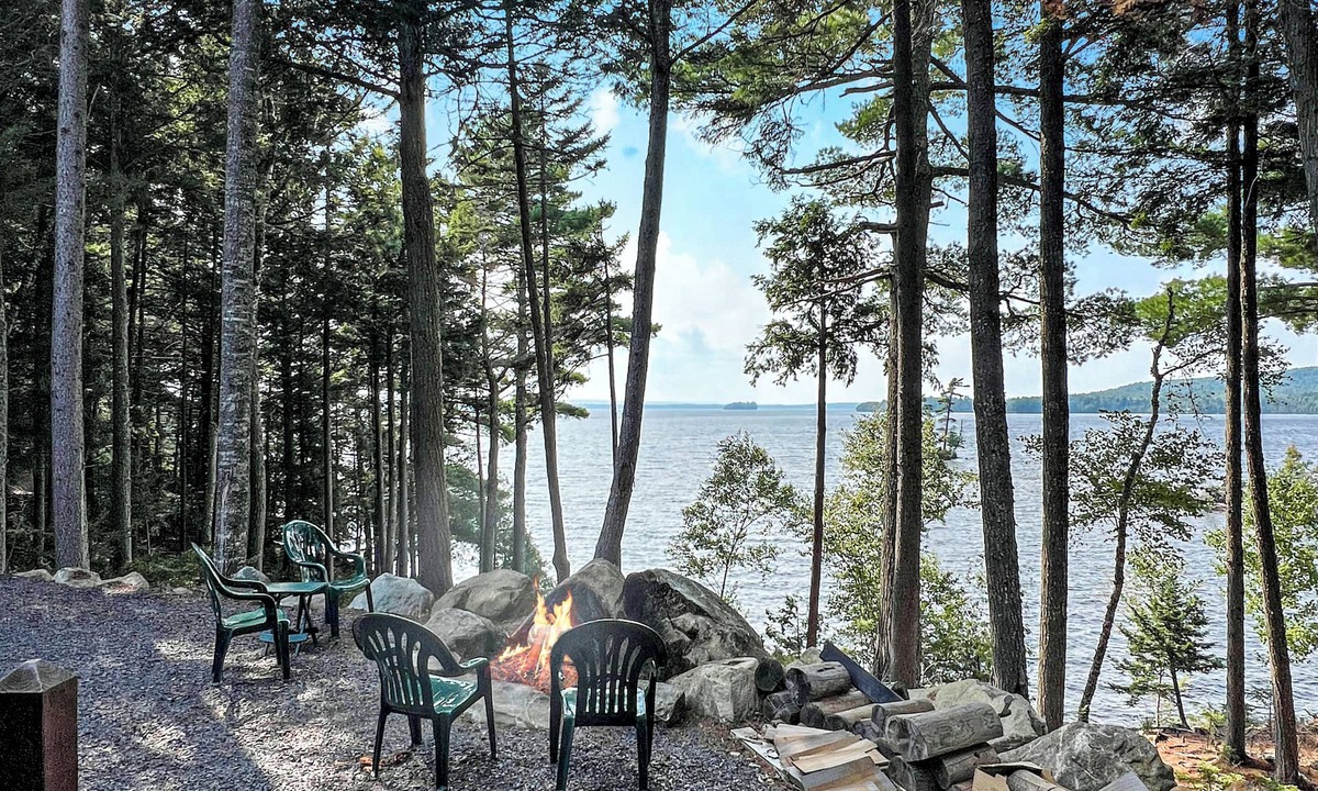 Beaver Cove House | Sunset Serenity (Waterfront on Moosehead Lake!)