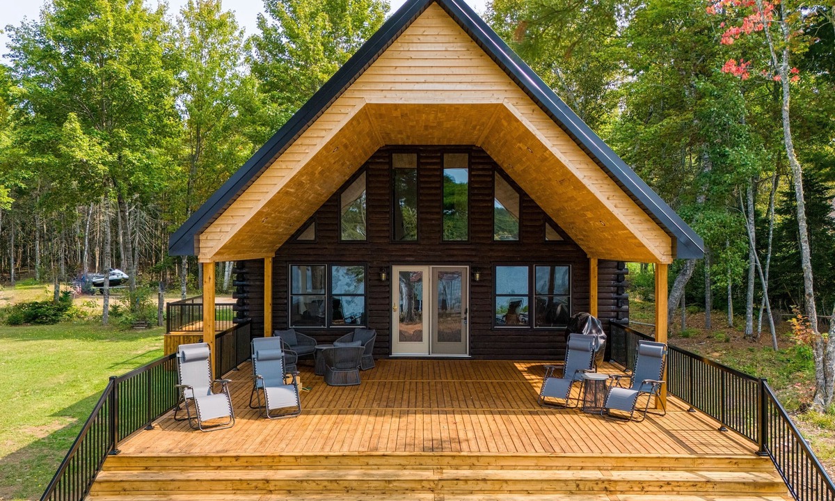 Mundleville Cabin | Sunset Shore Lodge. Pet friendly, Richibucto River