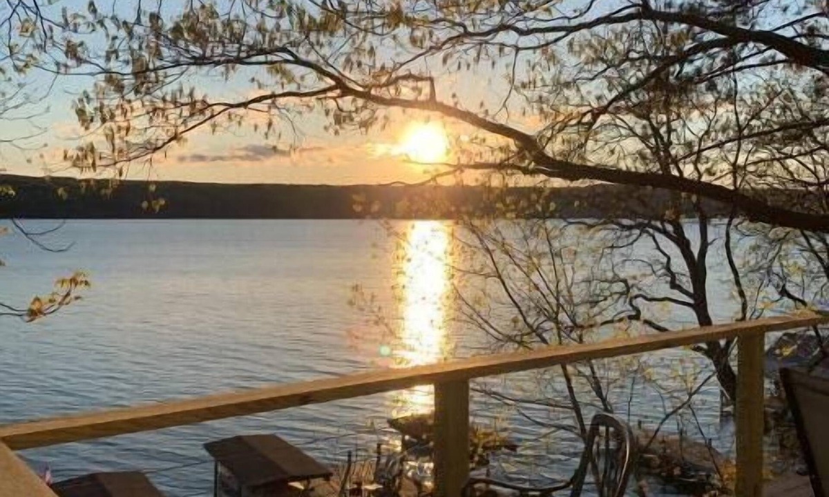 Burdett Cottage | Sunset Shores for a Reason