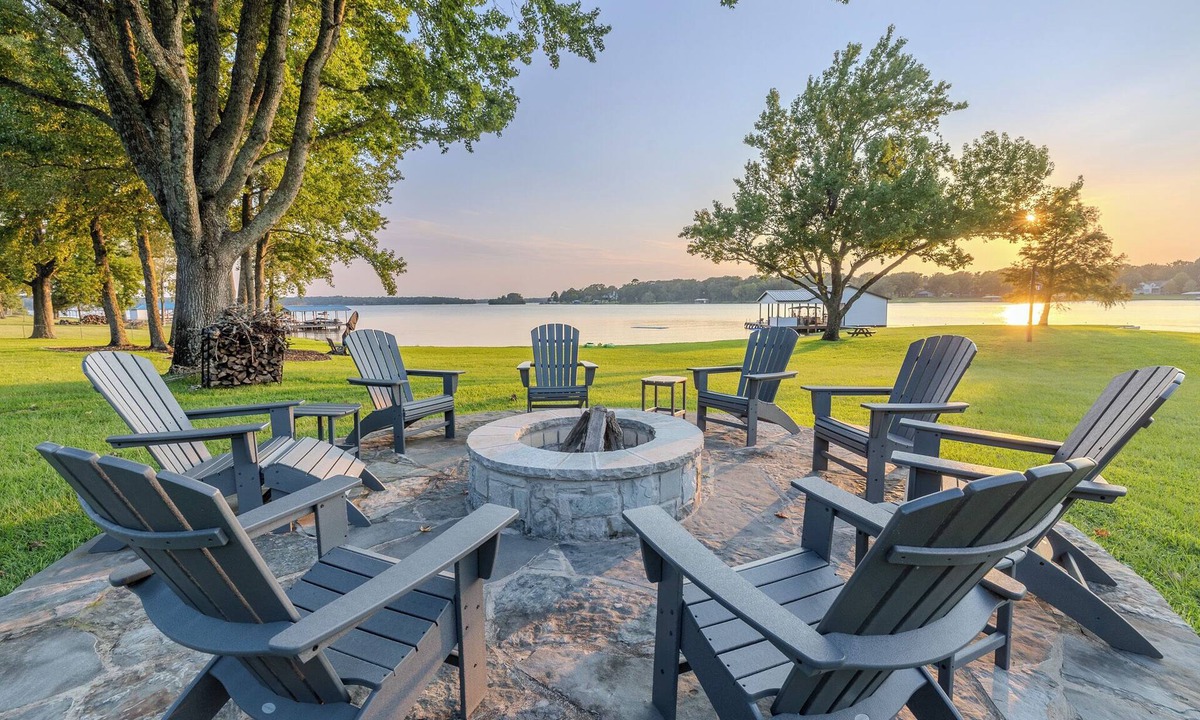 Athens House | Sunset Shores - Texas Lake House - RV Parking
