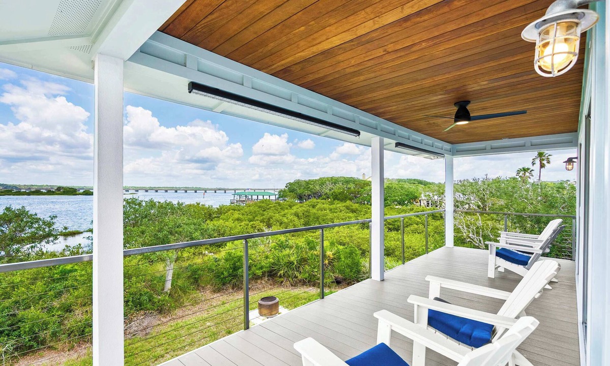 Crescent Beach House | Sunset Sights, Waterfront, BBQ, Fire Pit, Dolphins