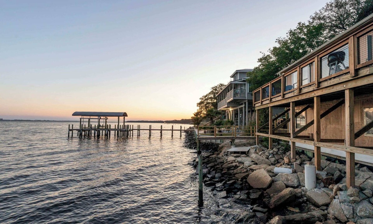 Niceville House | Sunset Stay | Waterfront, Dolphins, Arcade, & Dock