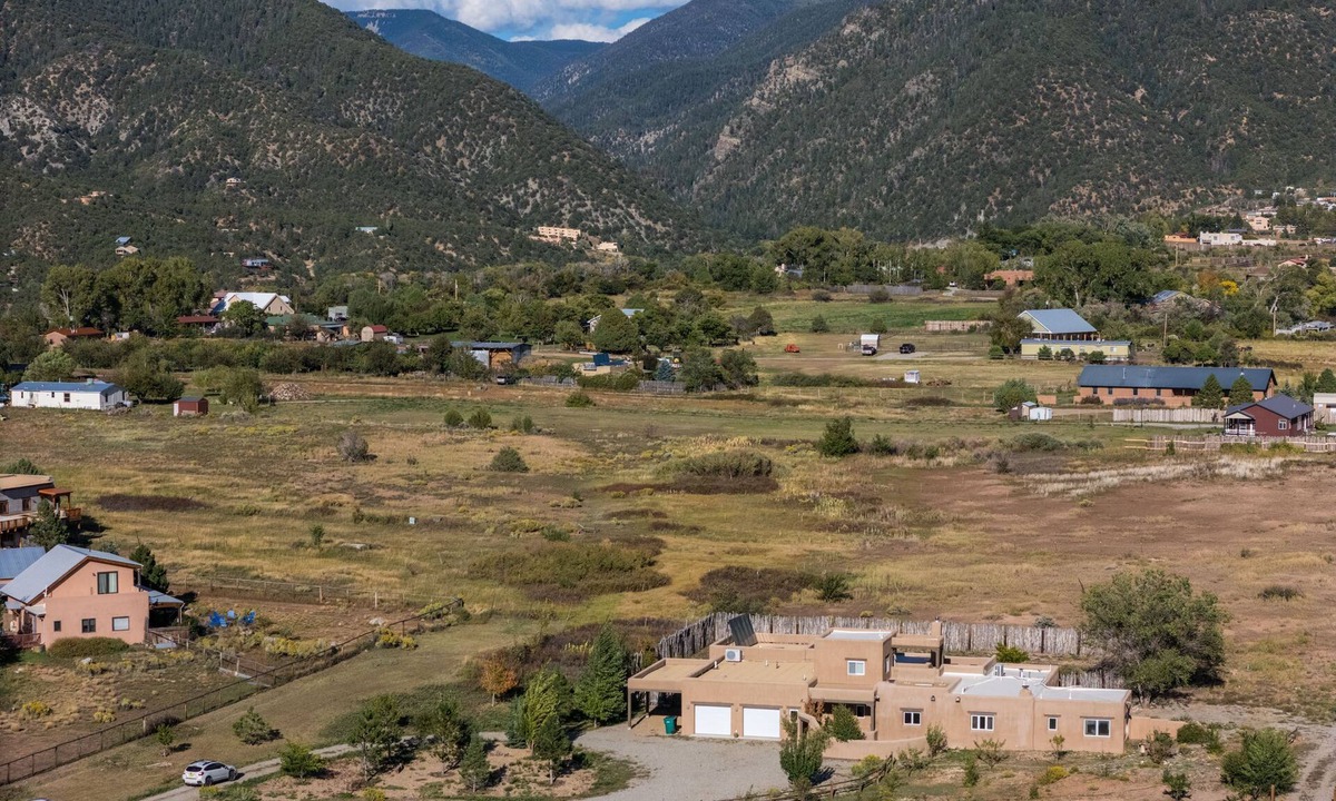 Arroyo Seco House | Sunset Studio - Arroyo Seco, NM
