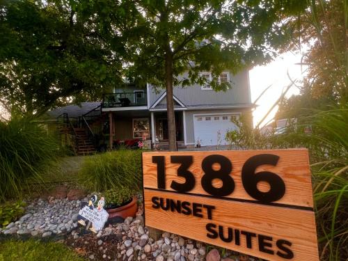 Virgil House | Sunset Suites in Niagara Wine Country
