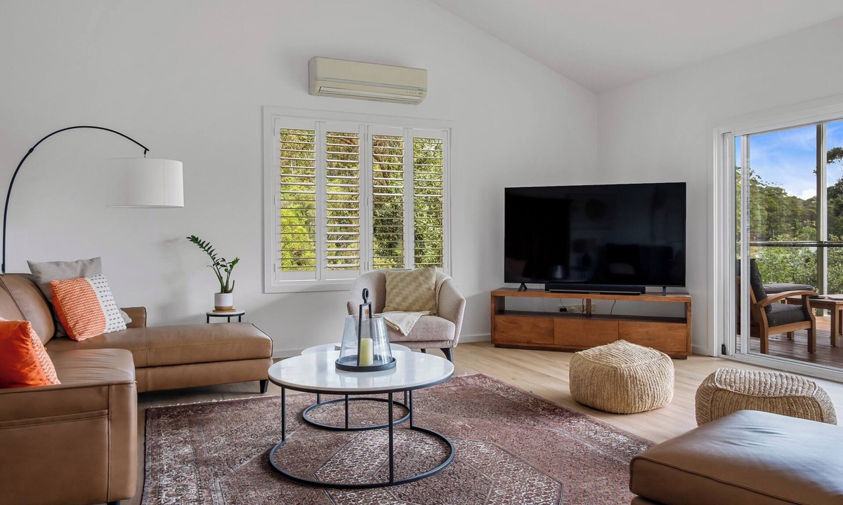 Avoca Beach House | "Sunset Valley Views" – Close to Beach