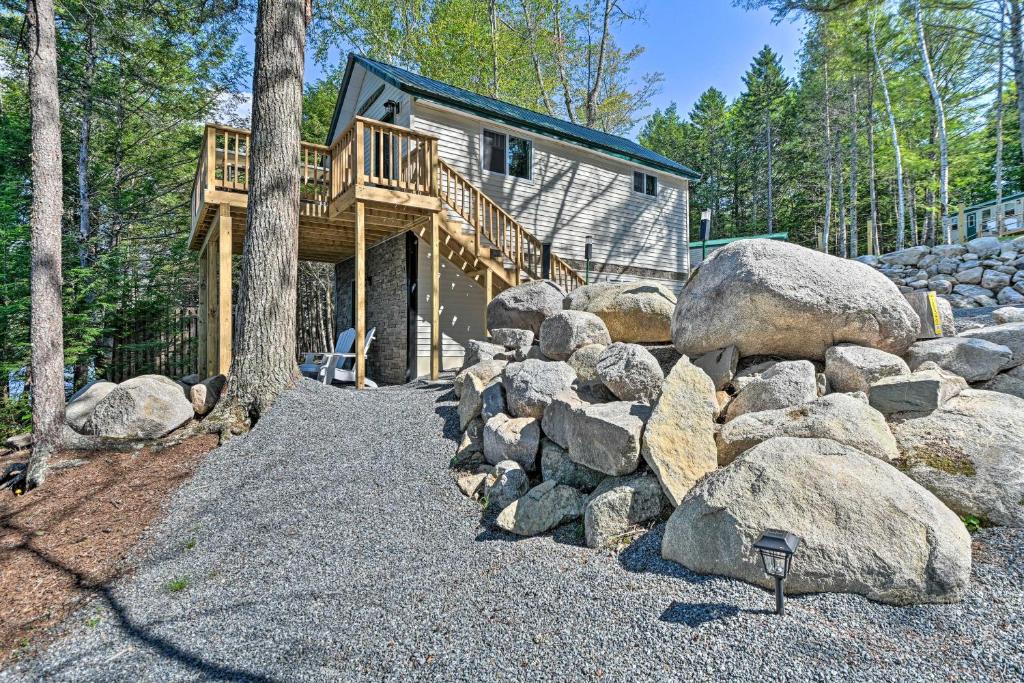 Lincoln House | Sunset View Cabin with Lake-View Fire Pit!