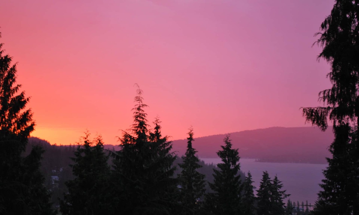 Sudden Valley House | Sunset View over Lake Whatcom with Hot Tub!