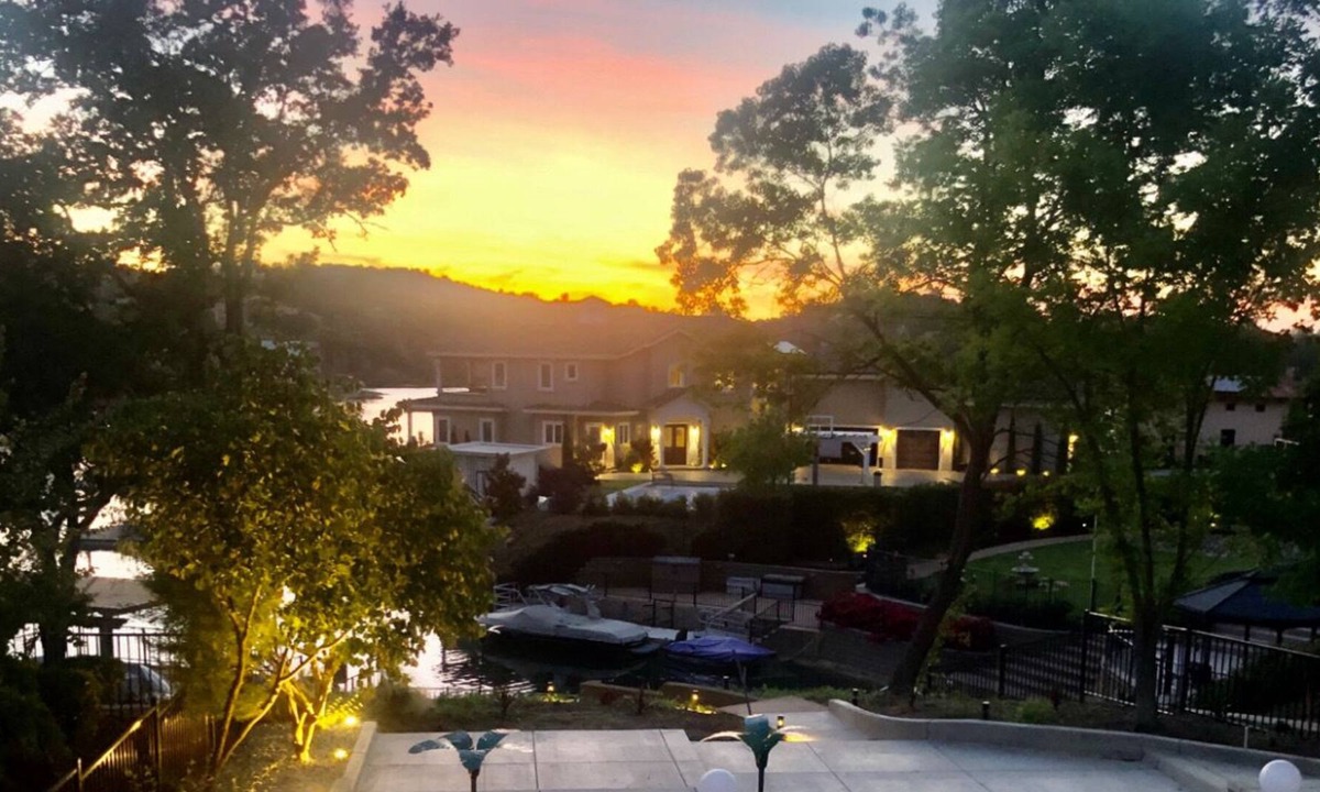 Copperopolis House | Sunset views from lakefront home!
