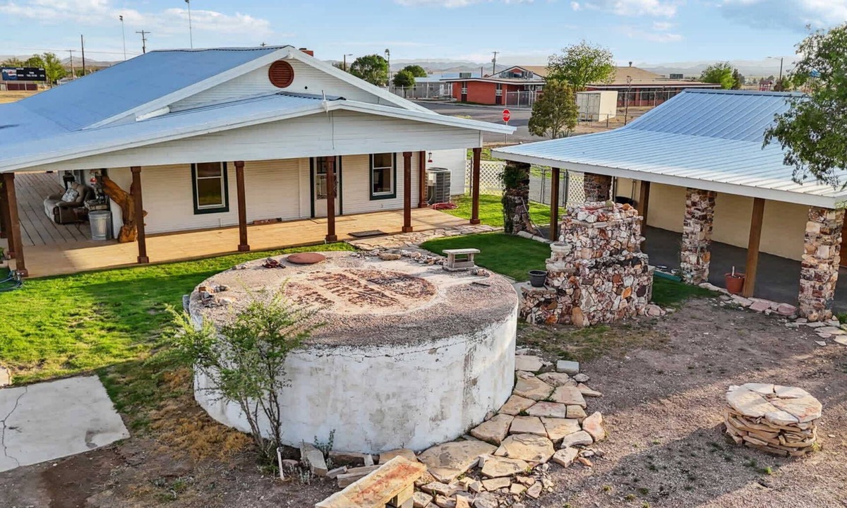 Marathon House | Sunset Views Near Big Bend