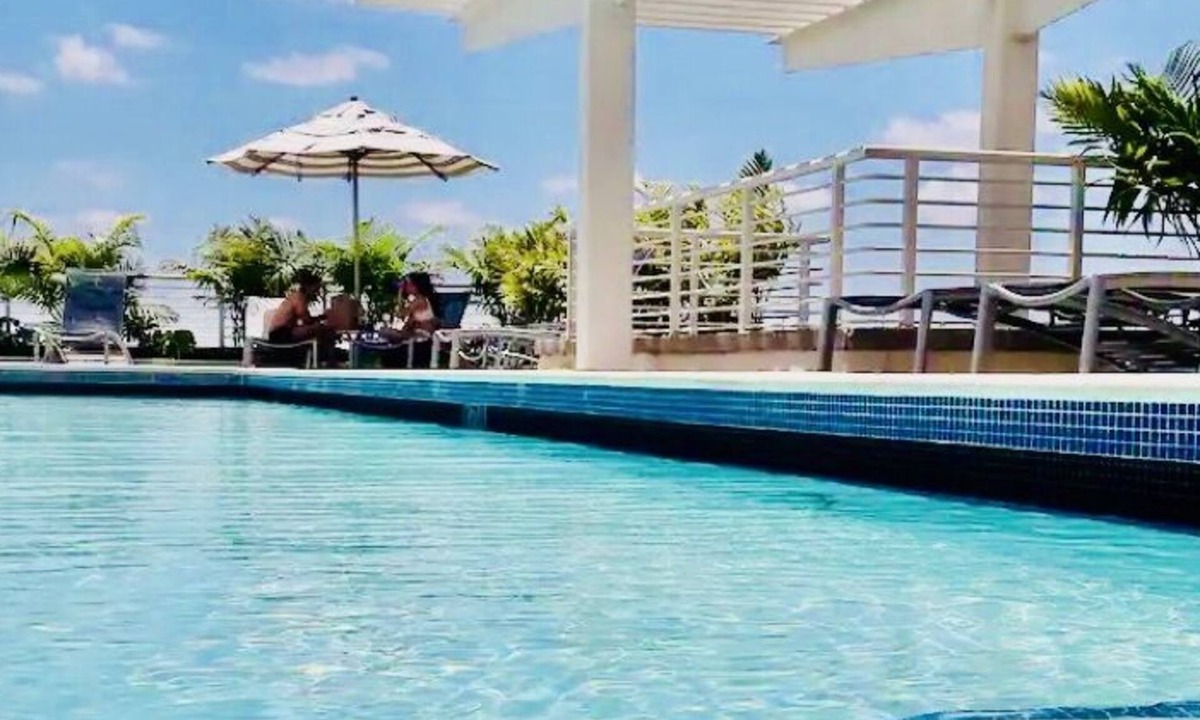 Midtown Condo | ☀ Sunset Views Pristine Rooftop Pool & Lounge Chic MIA Parking Included