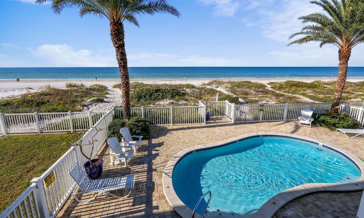 Sunset Reef Condo | Sunset Villas 3 Million $ VIEWS|2 Balconies|BBQ|pool|Beachfront