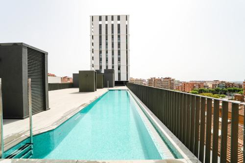 Cornella de Llobregat Apartment | Sunsets and the pool in Barcelona