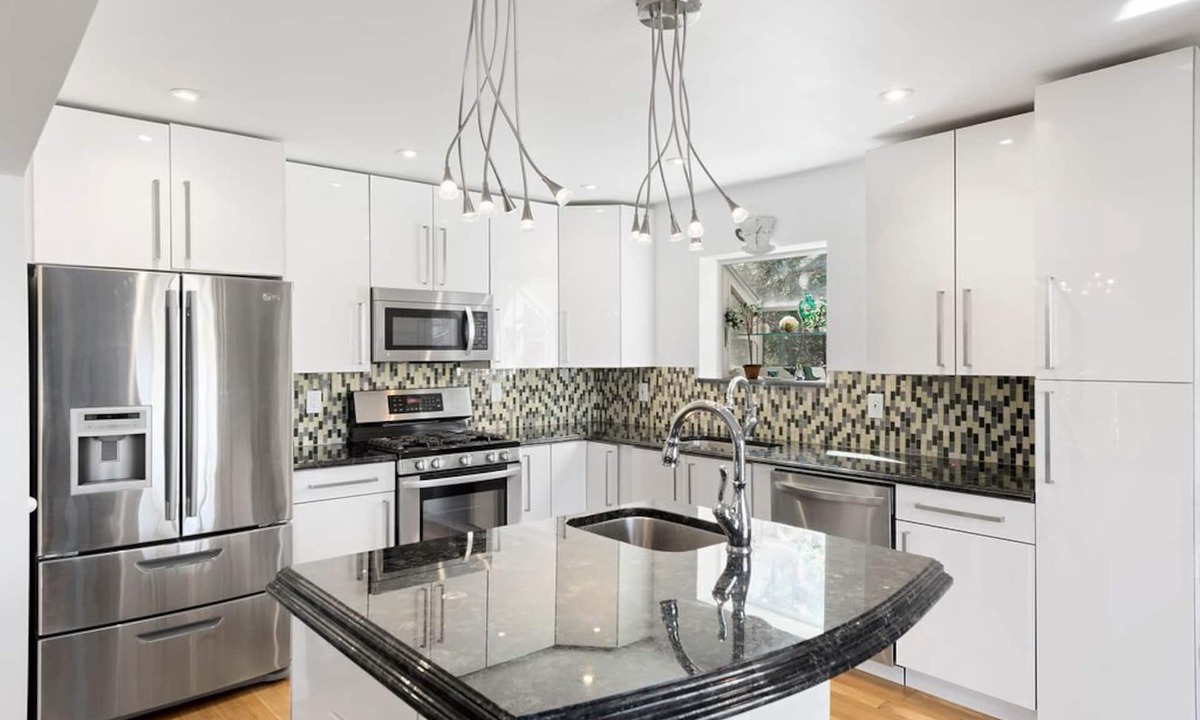 Lion Head Beach House | Sunsets and Serenity in Springs