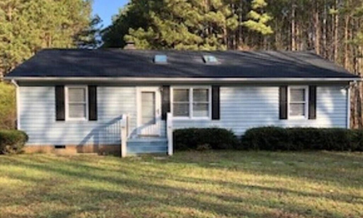 Manson House | Sunsets, covered dock and comfy House at Kerr Lake