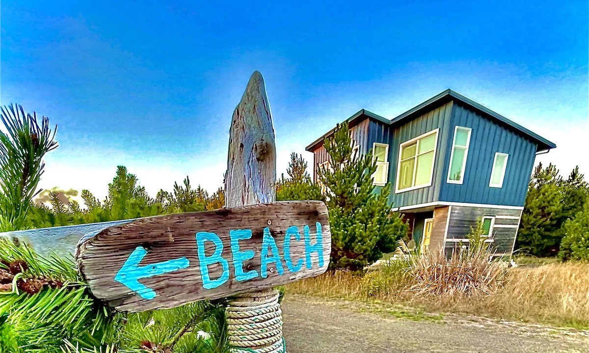 Grayland House | Sunsets, Ocean Views + Beach Path!