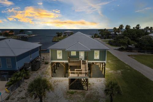 Fort Morgan Pines House | Sunshine Bay Beach House