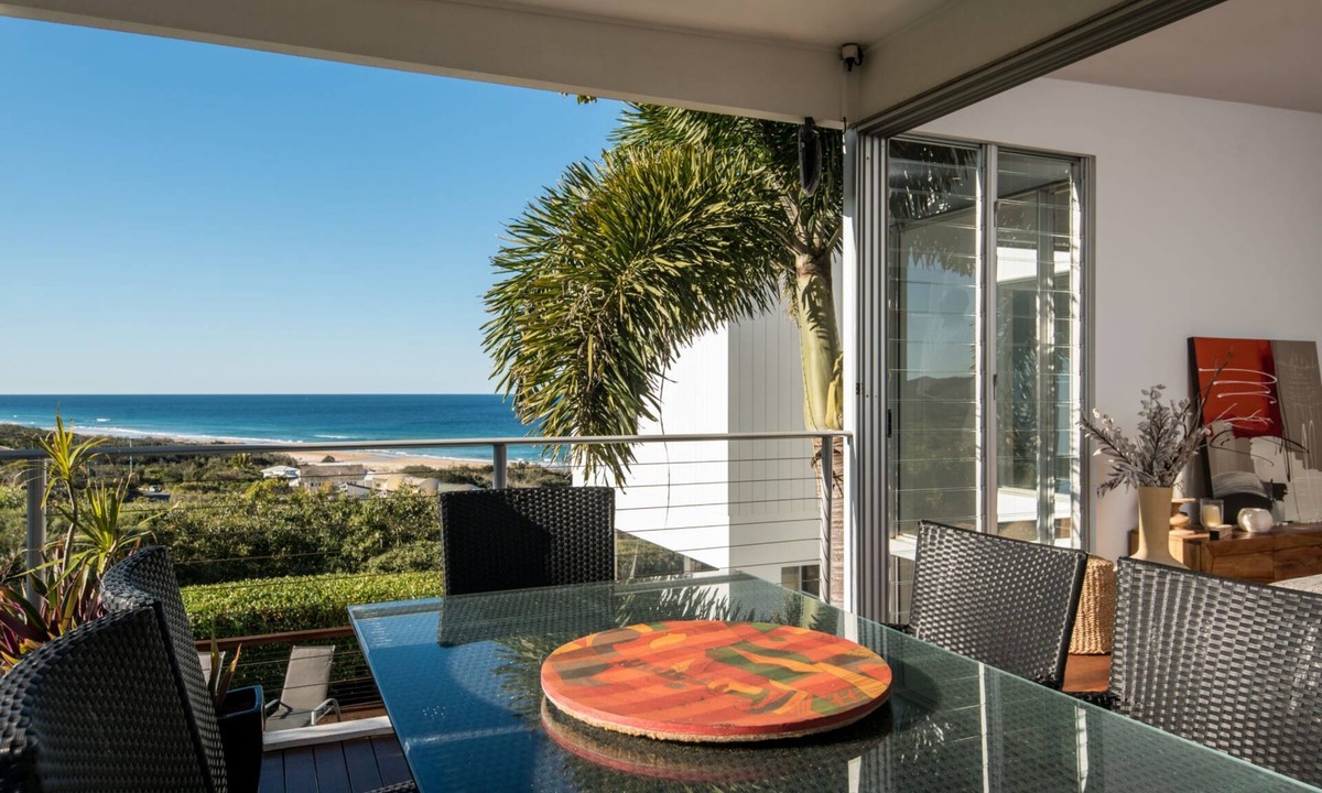 Castaways Beach House | Sunshine Coast White House