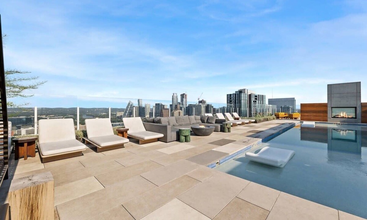 Rainey Street Historic District Apartment | Sunshine Condo in Downtown Austin|Pool|Gym
