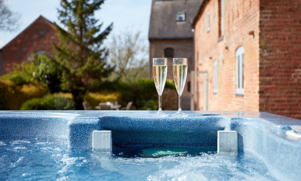 Dalbury Lees Cottage | Sunshine Cottage