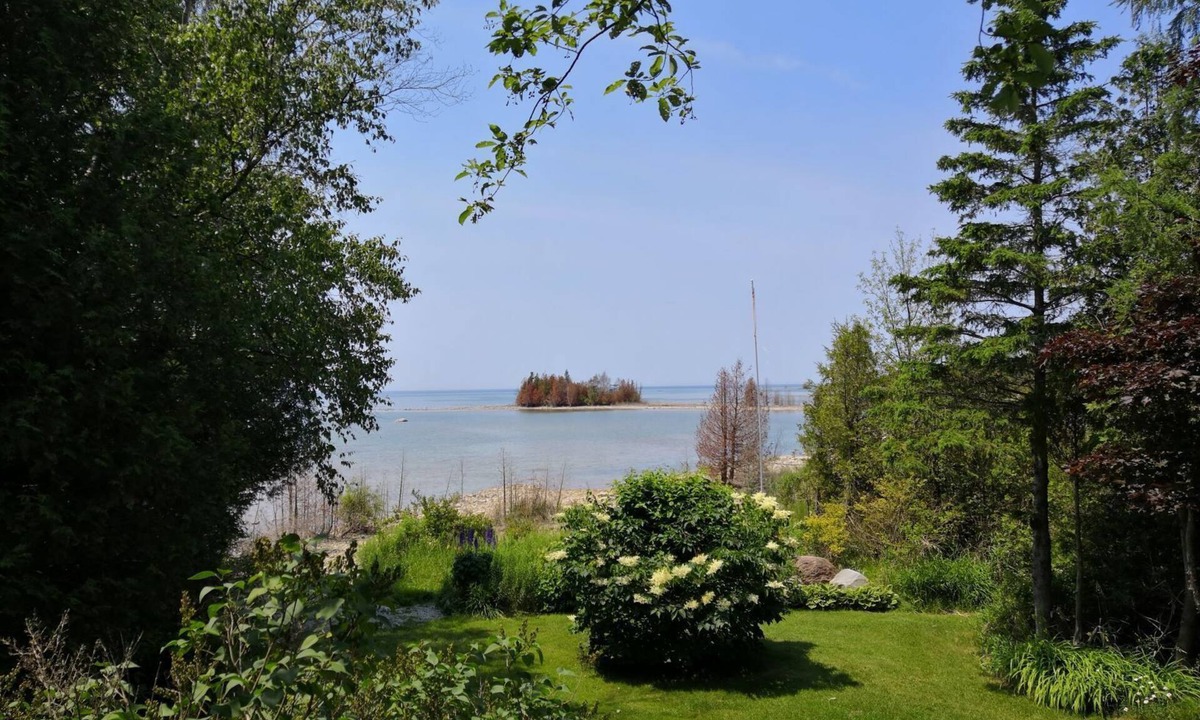 Colpoys Bay House | Sunshine Lake Huron Water Front Cottage