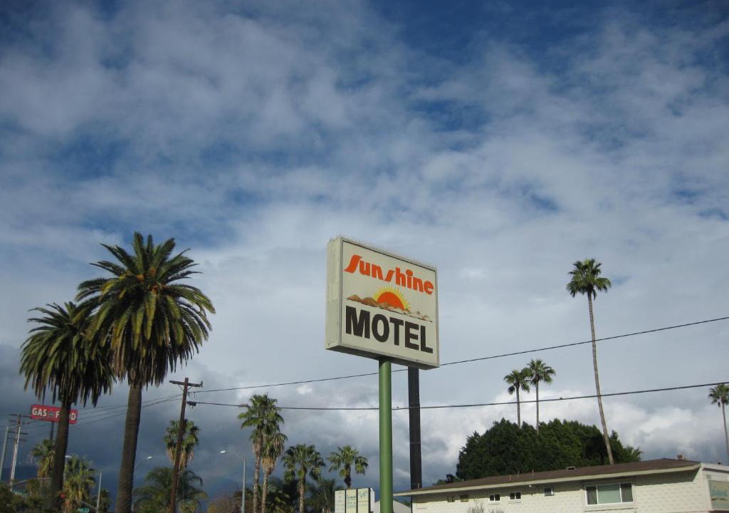 Carousel Hotel | Sunshine Motel