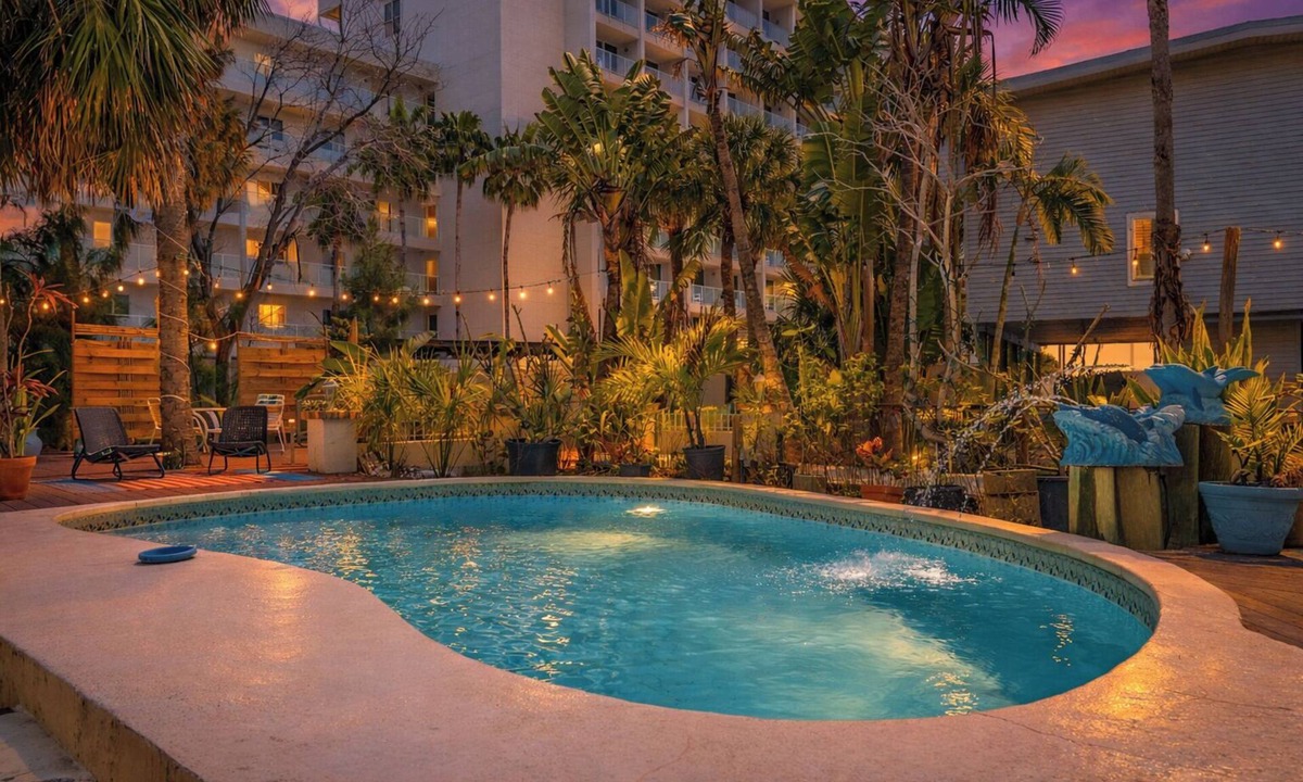 Treasure Island Cottage | Sunshine Pine Treasure Island Beach Sleeps 12