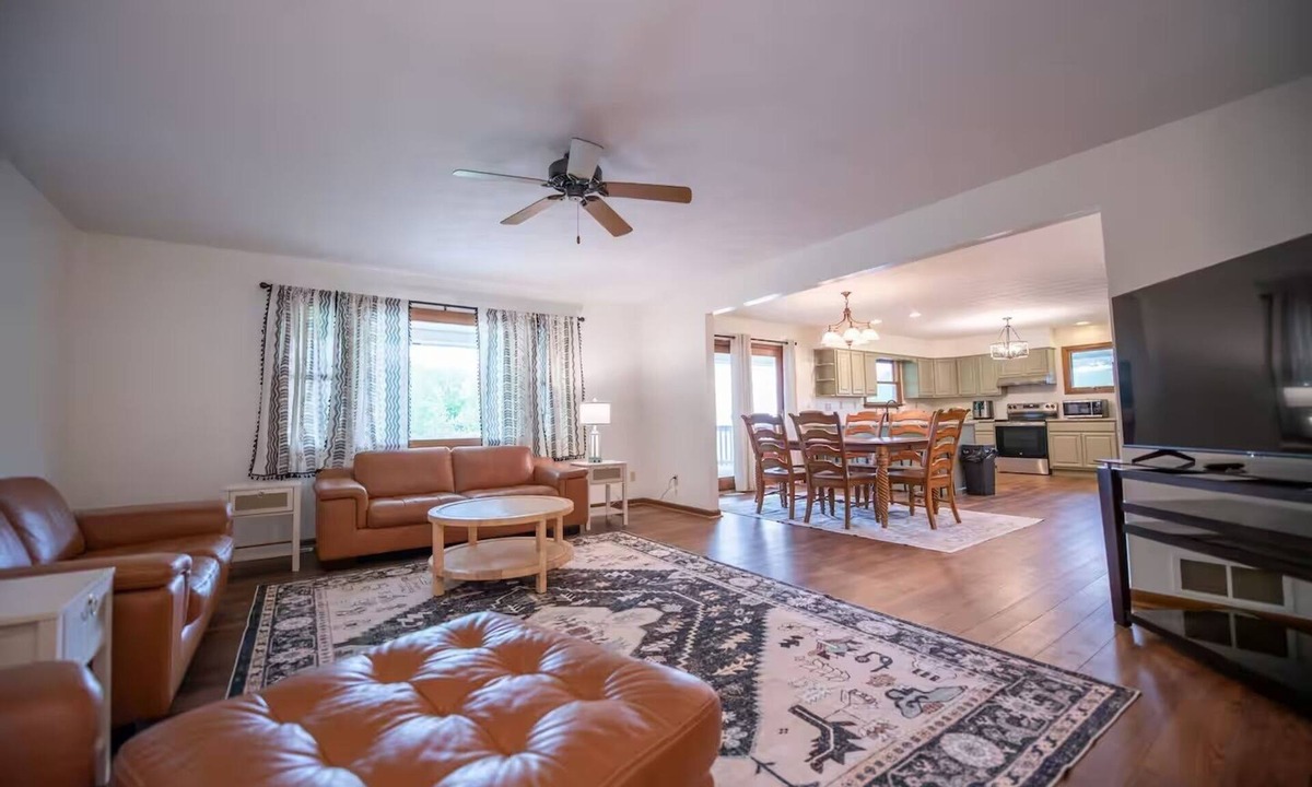 Cadiz House | Sunshine Retreat- peaceful! Pets welcome