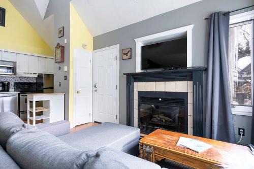 Craigleith Apartment | Sunshine Summit Ski-In-Out Pool Shuttle